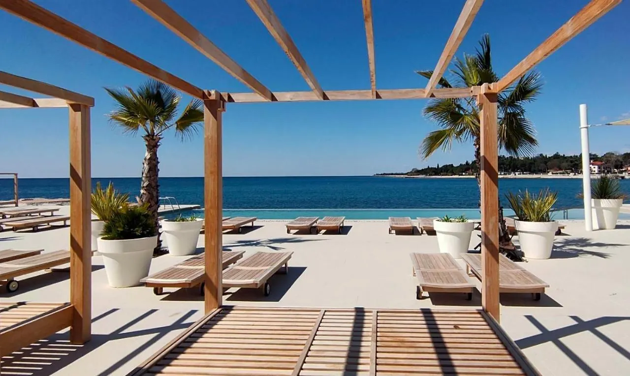 Luxury New !!! Apartment One And Only With Terrace & Free Bikes Poreč